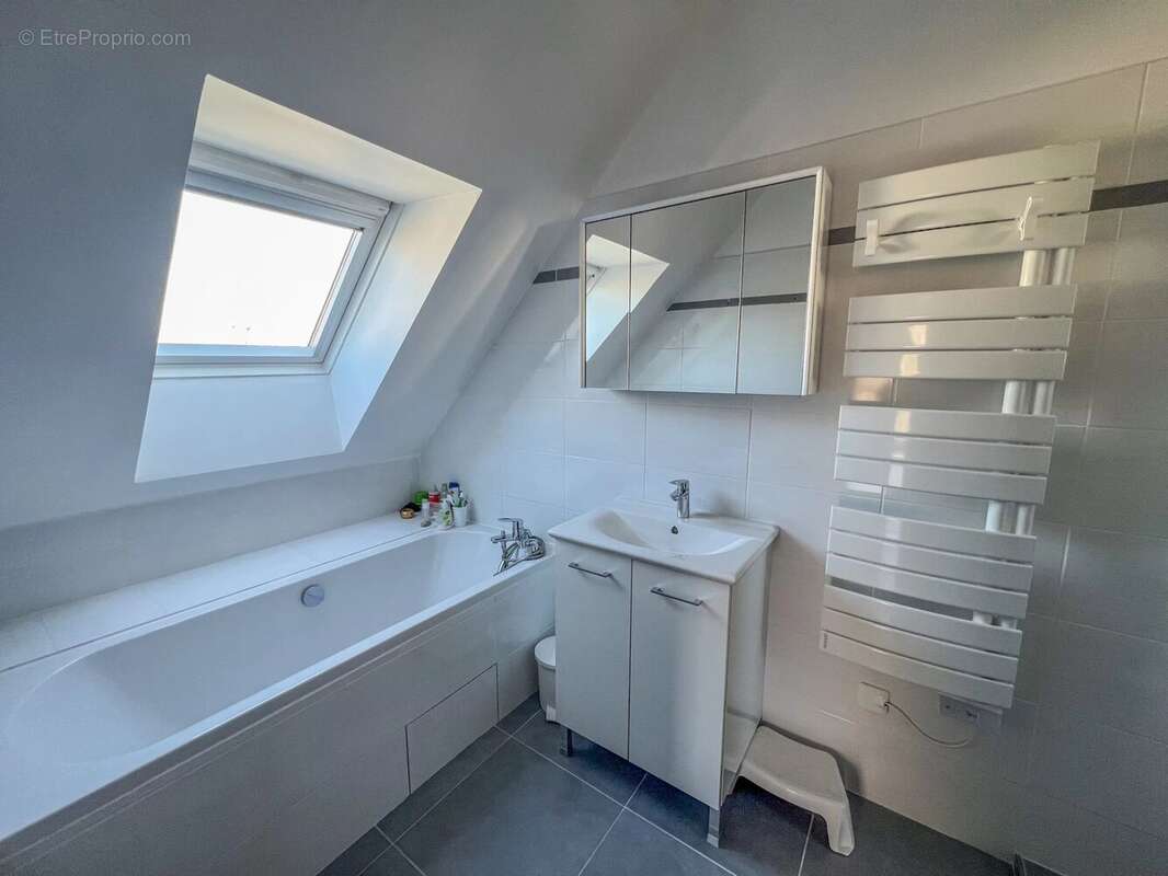 Maison à LE MESNIL-SAINT-DENIS