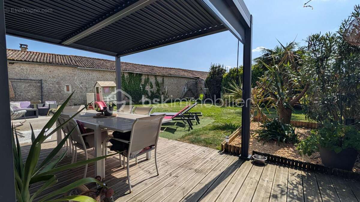 Maison à LA GRIPPERIE-SAINT-SYMPHORIEN