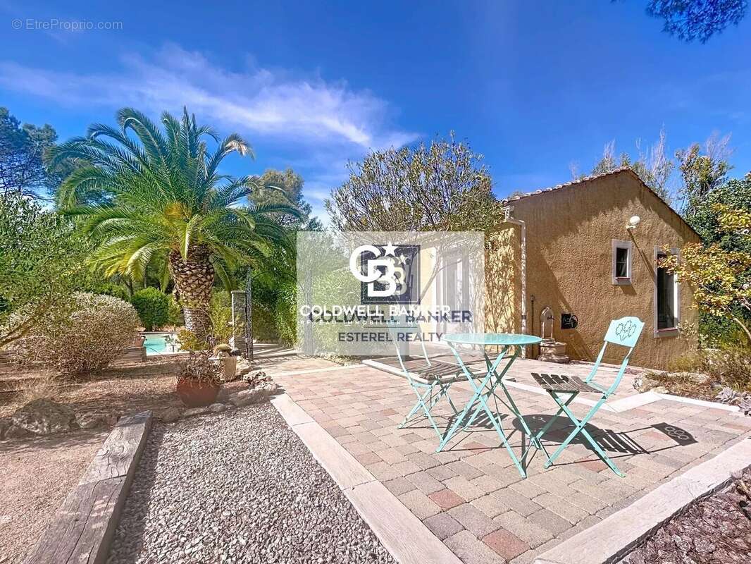 Maison à ROQUEBRUNE-SUR-ARGENS