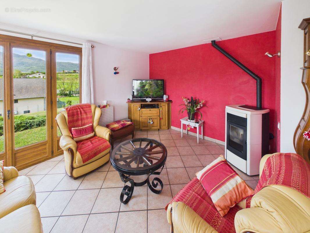 SAINT-JEOIRE-PRIEURÉ - Maison individuelle de plain-pied sur terrain de 1760 m² - photo 4