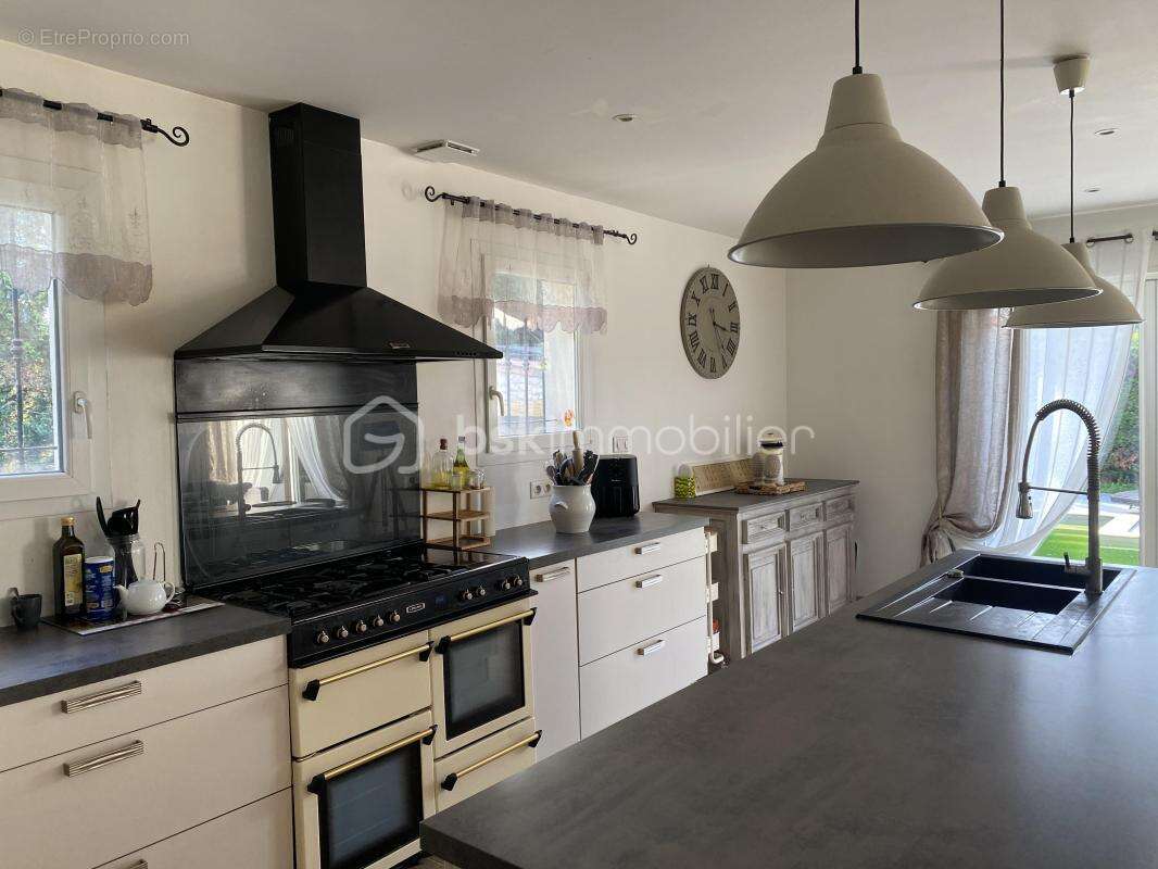 Maison à L&#039;ISLE-SUR-LA-SORGUE