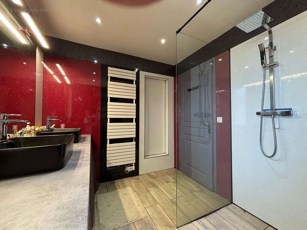 Grande maison familiale moderne avec piscine à Saint-Géraud-de-Corps - photo 7
