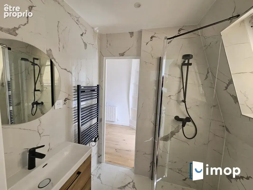 Dernier étage lumineux avec vue Sacré-Cœur – 3 pièces rénové à neuf, 53m² - photo 8