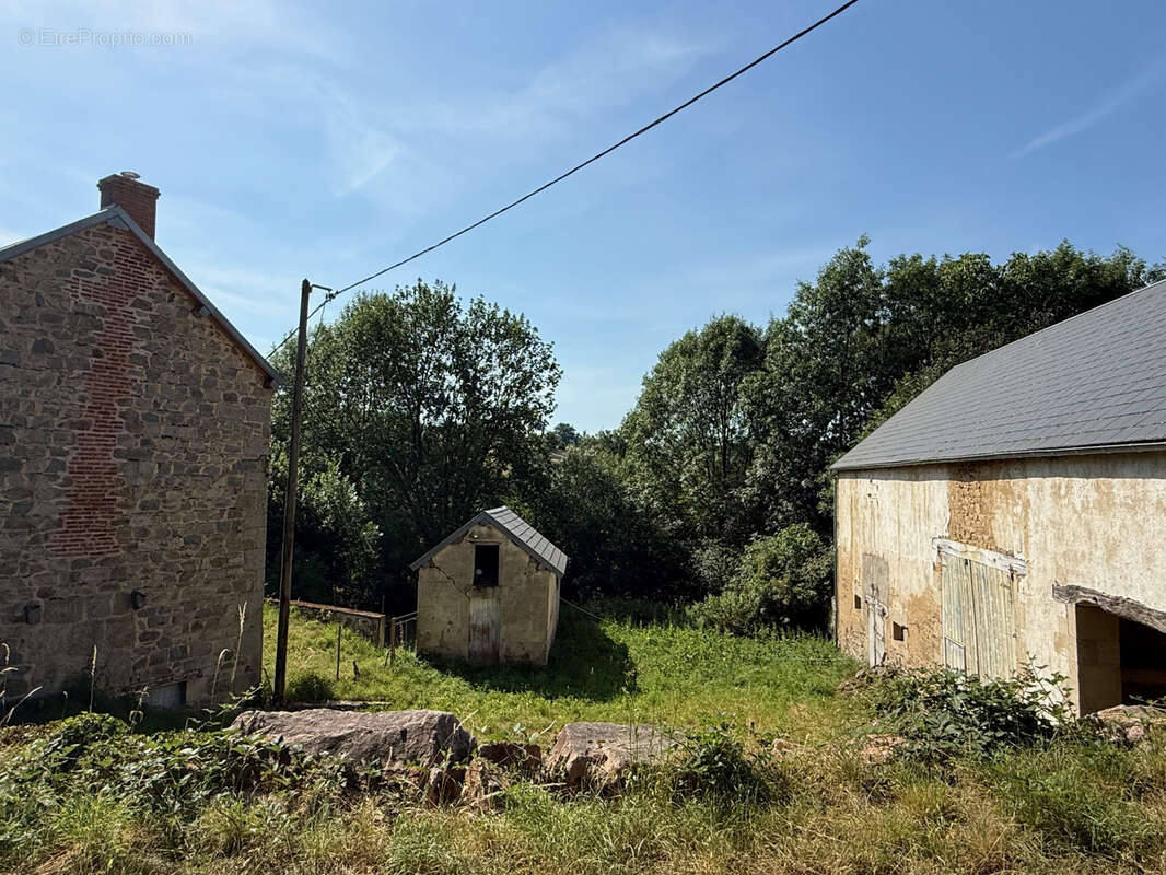 Auv 1225: Maison de caractère, grande grange, toits neufs, 1640m2 - photo 12