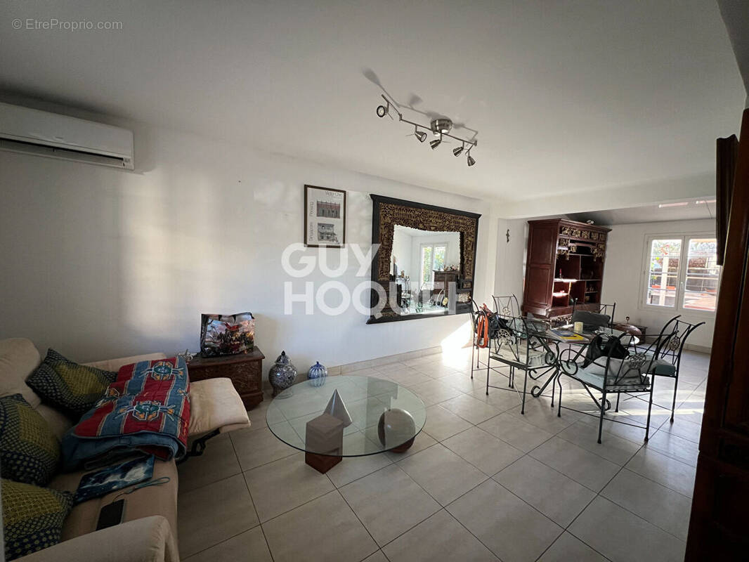 Maison à SAINT-LAURENT-DE-LA-SALANQUE