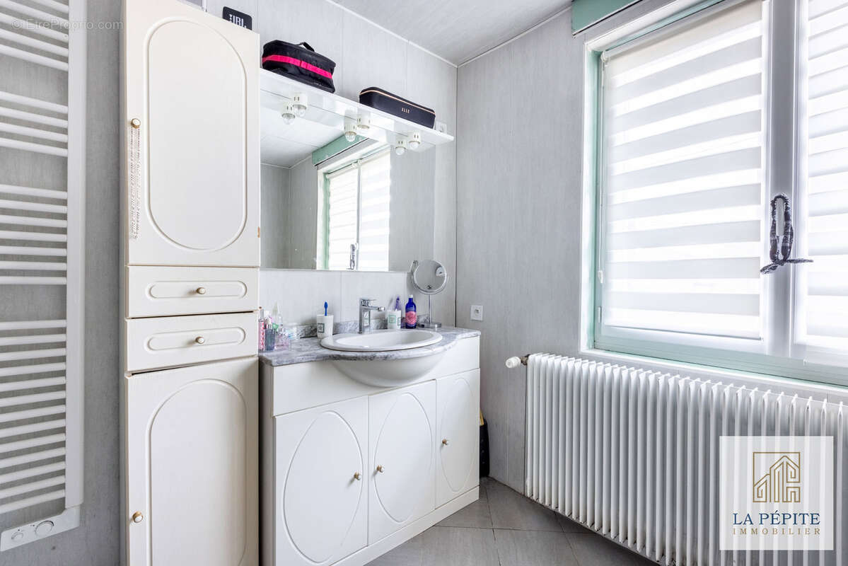 Maison à AULNOYE-AYMERIES