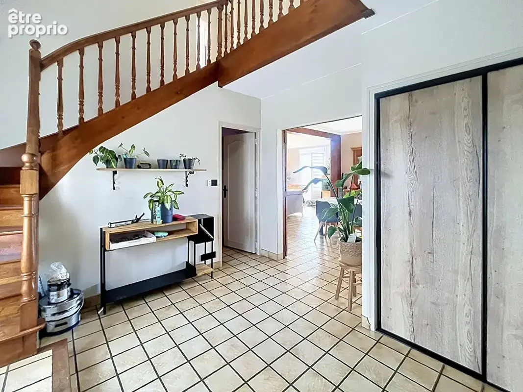 Maison Isigny Le Buat 8 pièce(s), 5 chambres, 169 m2,  1447m² terrain, sous-sol complet - photo 2