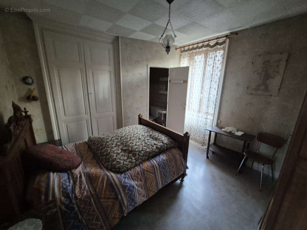 Maison à LA MONNERIE-LE-MONTEL