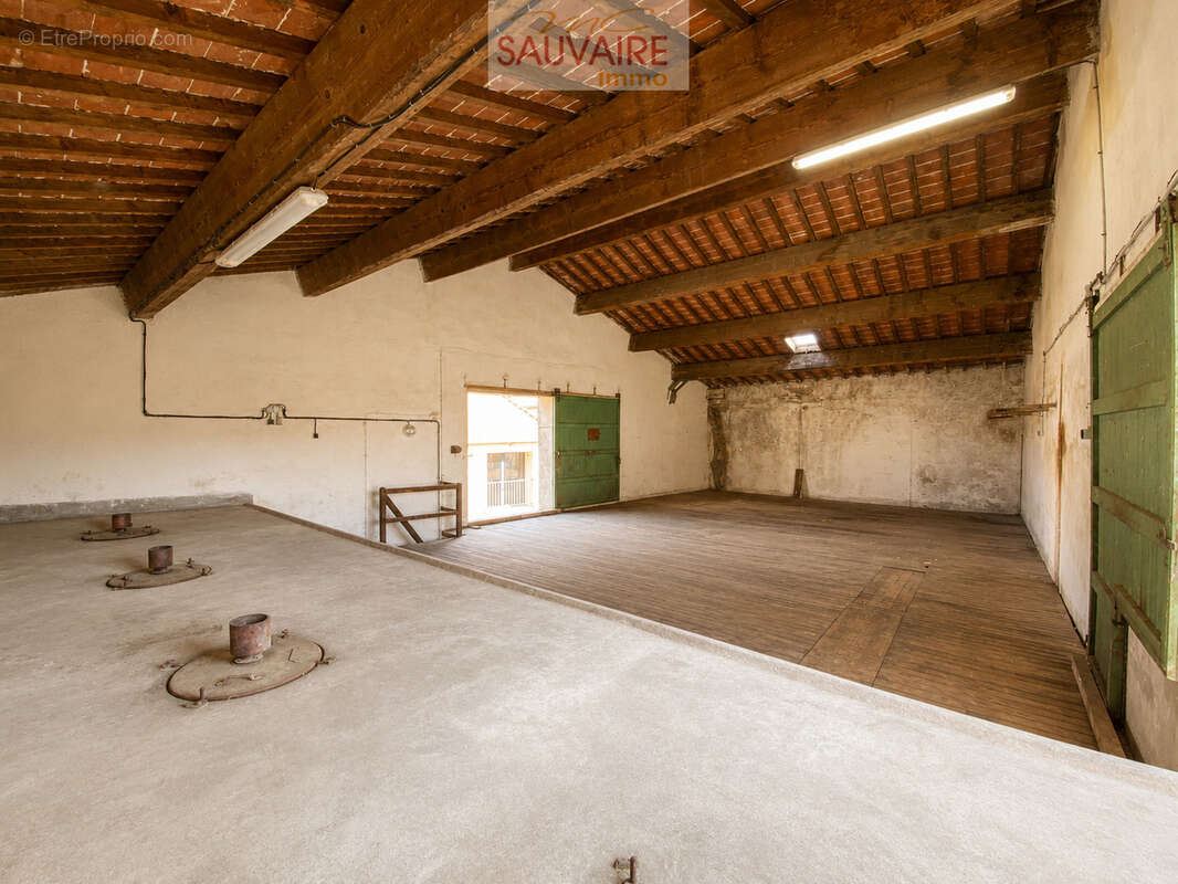 Bâtisse de caractère à transformer en deux habitations - photo 7