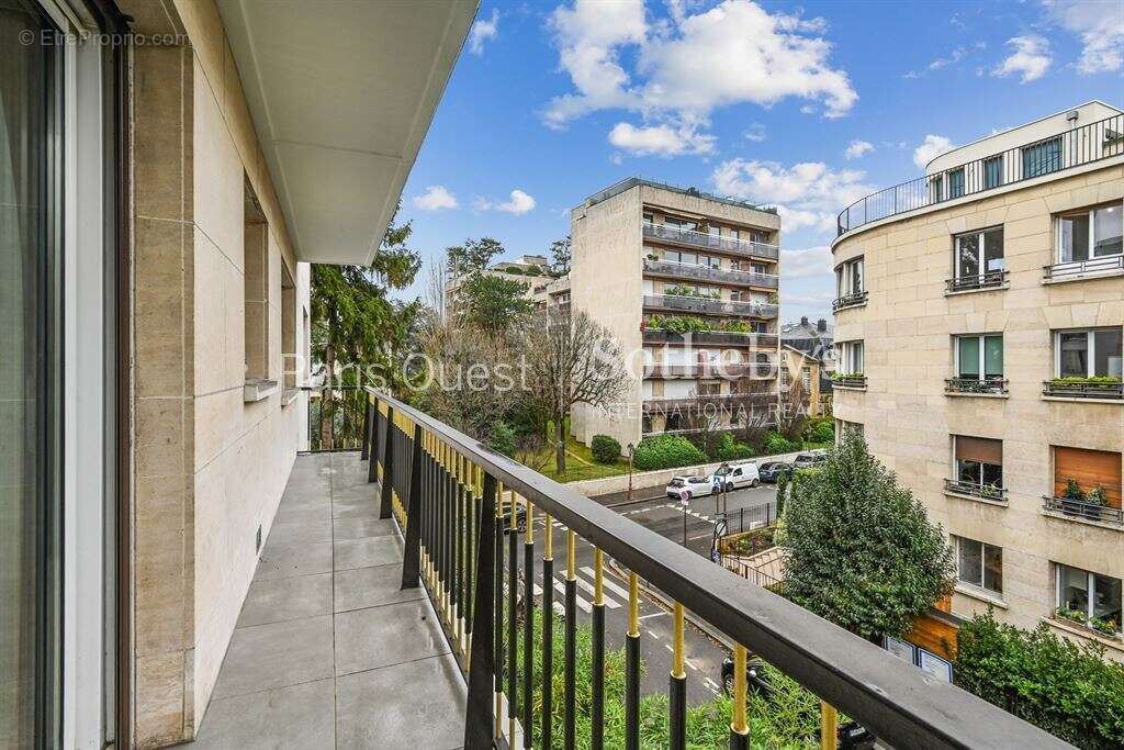 Appartement à NEUILLY-SUR-SEINE