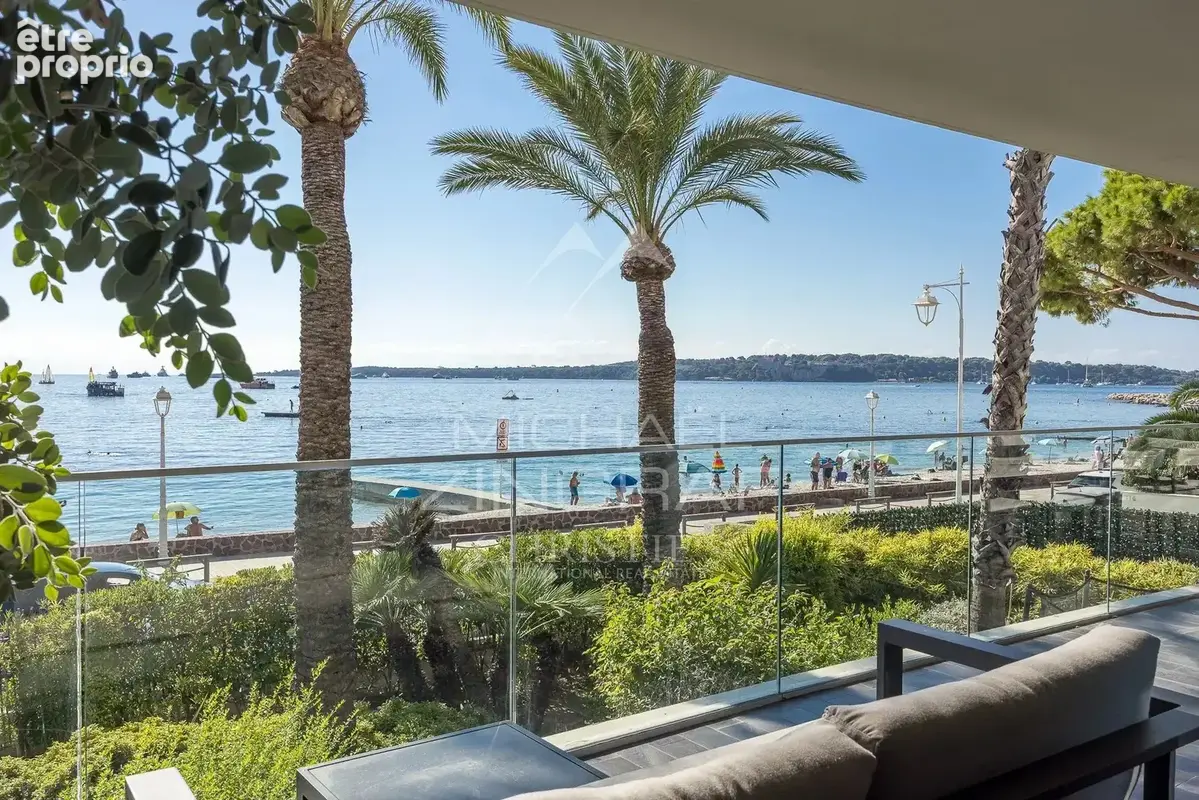 Cannes Palm Beach — Exceptionnel triplex de 462m2 en front de mer avec terrasses et jardin - photo 17