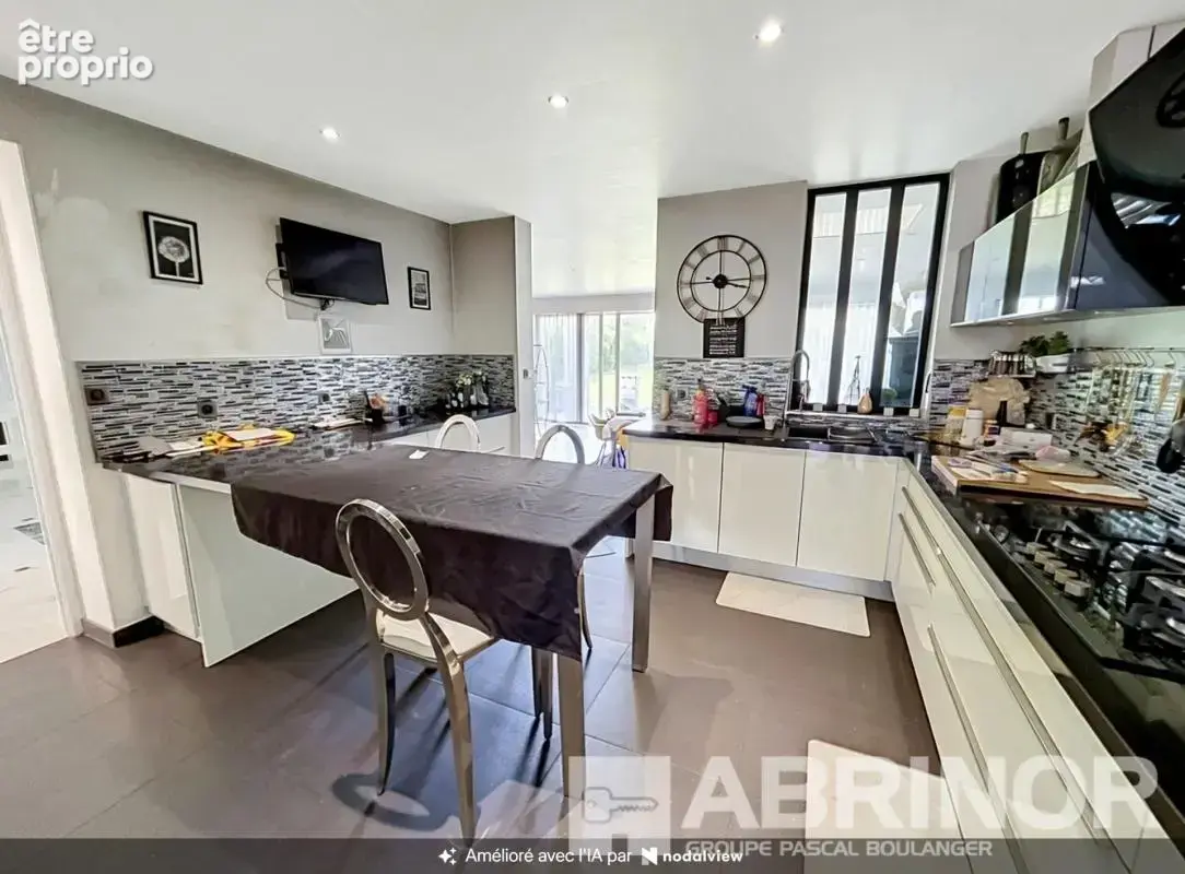 Maison de famille individuelle bâtie sur 1770m² - photo 5