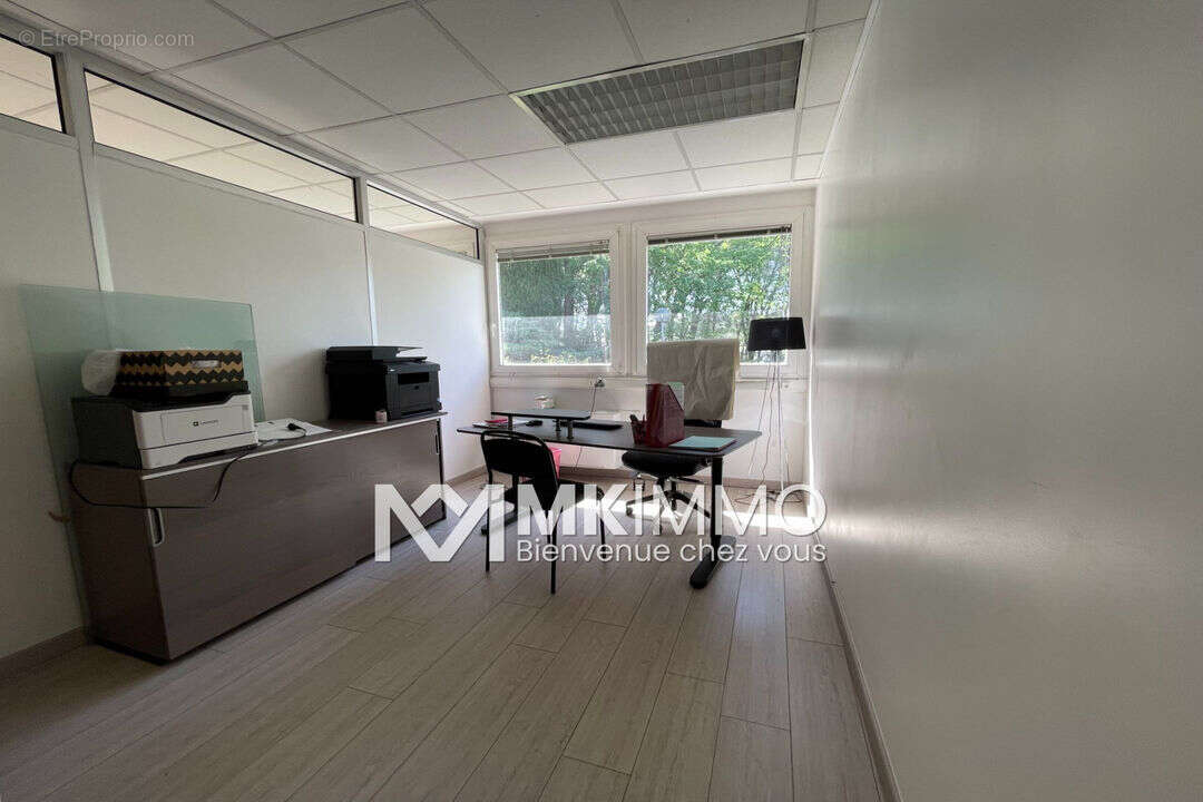 Commerce à VALBONNE