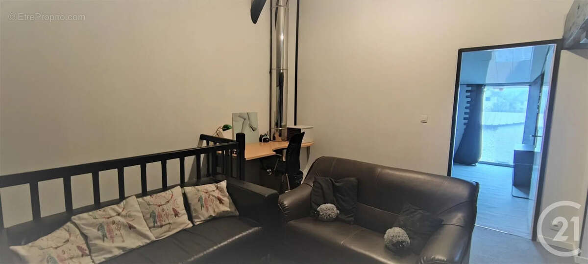 Maison à SAINT-QUENTIN-SUR-COOLE