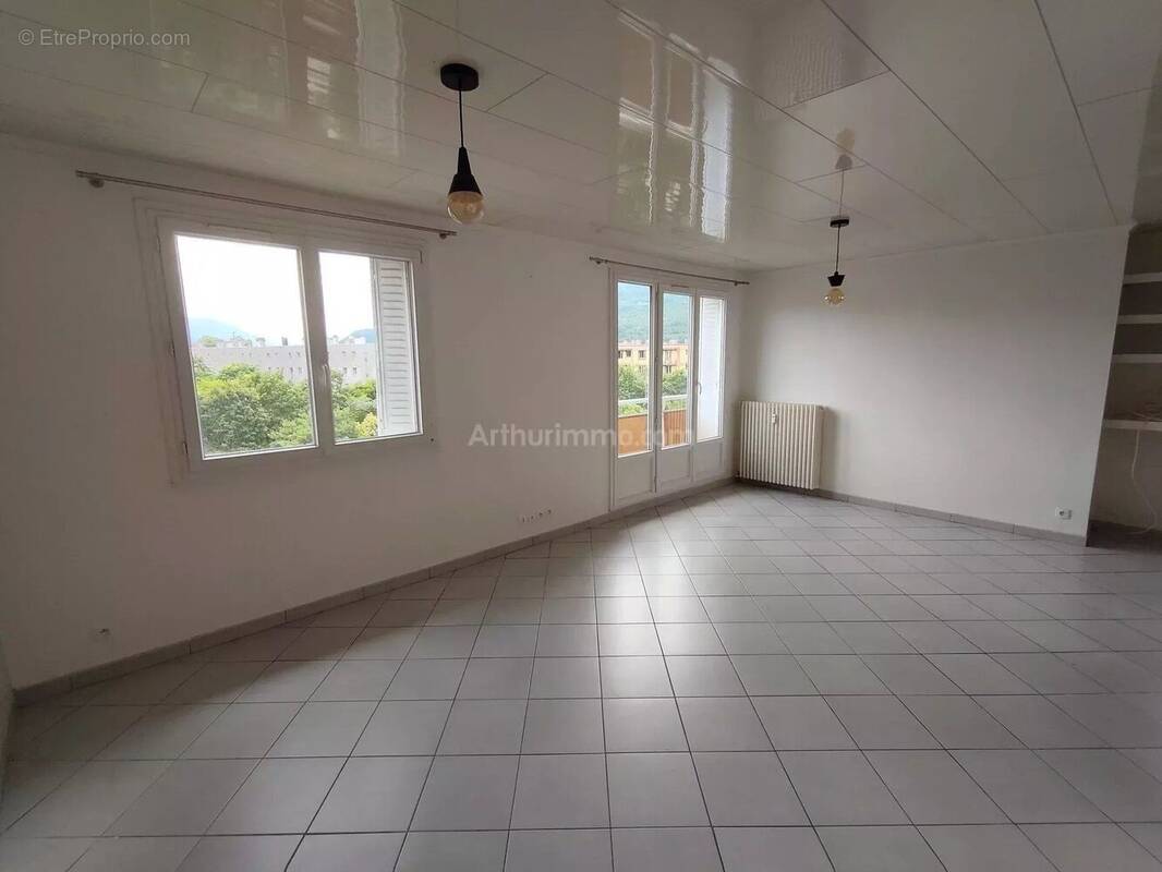 Appartement à FONTAINE