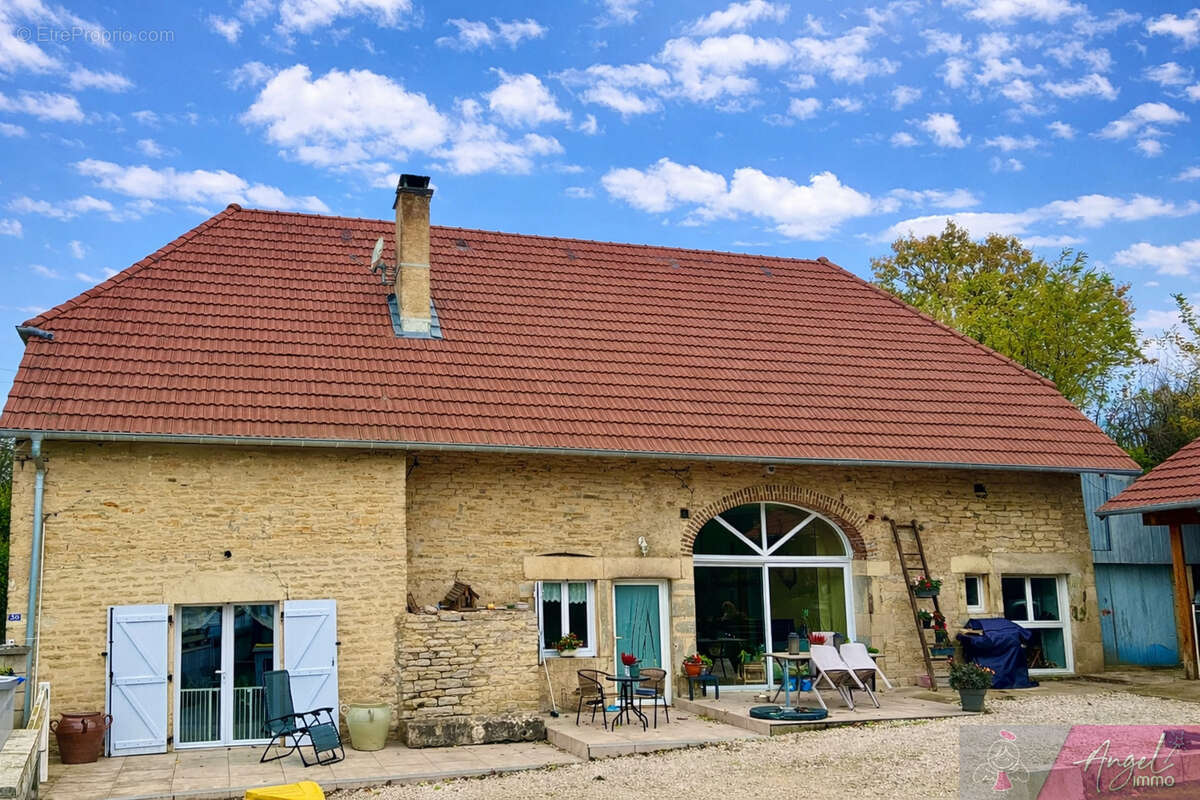 Maison à MONT-SOUS-VAUDREY