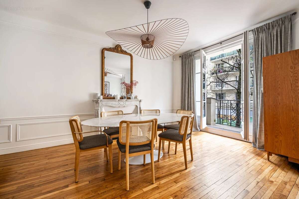 Appartement à PARIS-16E