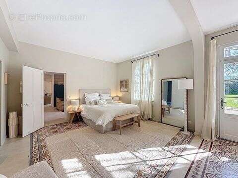 Maison 320 m² à Saint-Remy-De-Provence  - photo 3