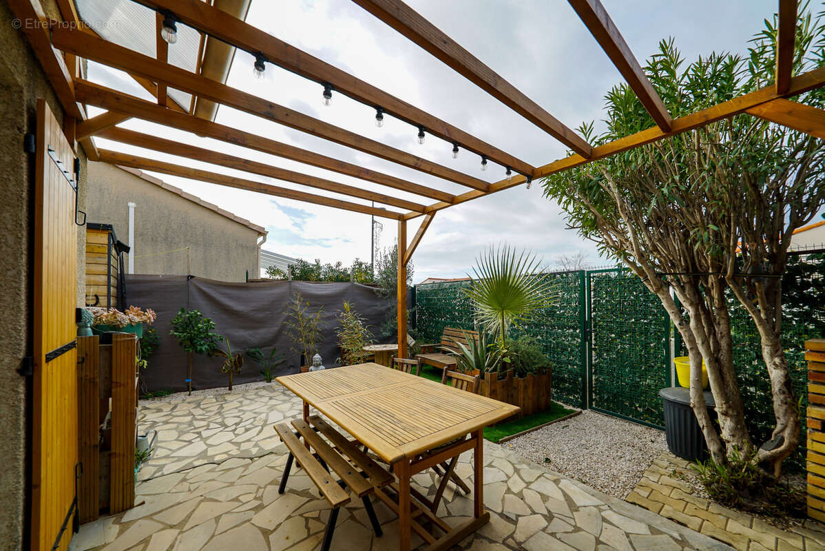 Maison à VIC-LA-GARDIOLE