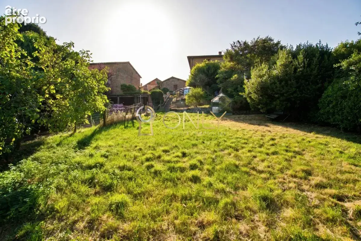 Poleymieux au Mont d'Or - Maison de caractère - 176 M² -  Dépendances - A rénover - photo 13