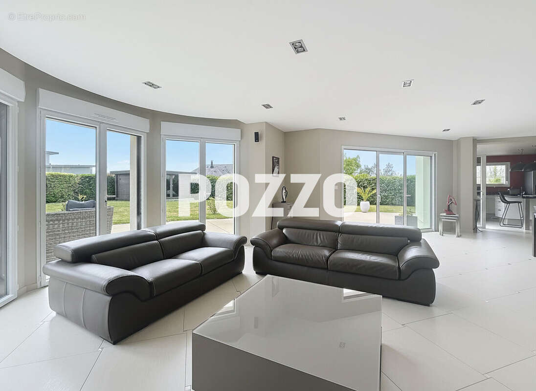 maison prestations de qualités F7 (250 m²) et terrain 1400m² Plage et commerces à pied - photo 4