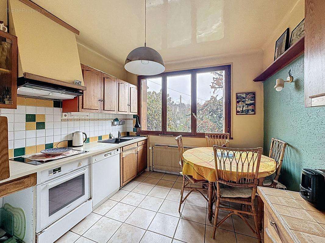 Maison à VERRIERES-LE-BUISSON