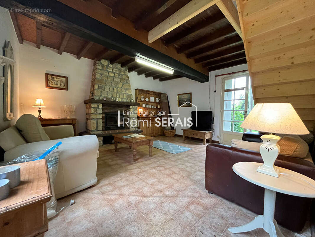 Maison à SAINT-ROCH-SUR-EGRENNE