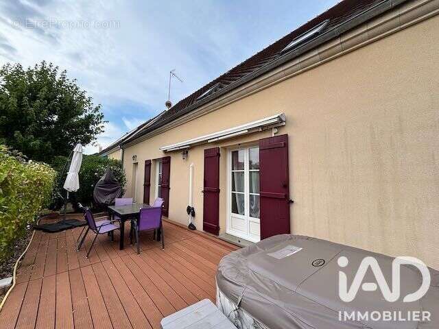 Maison 137 m² à Angervilliers  - photo 2