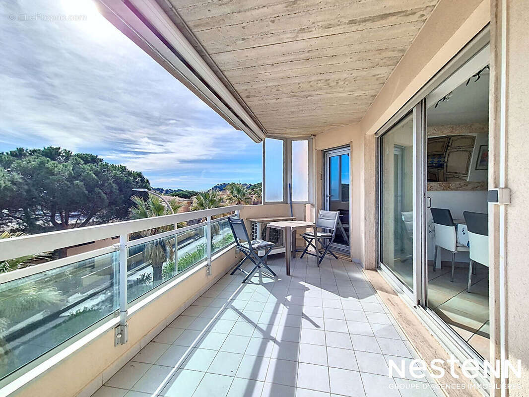 Appartement vue mer Cavalaire-sur-Mer 3 pièce(s) 67 m2 (50,54 + 16,9 m² loi carrez ) avec terrasse, garage et place de stationne - photo 22
