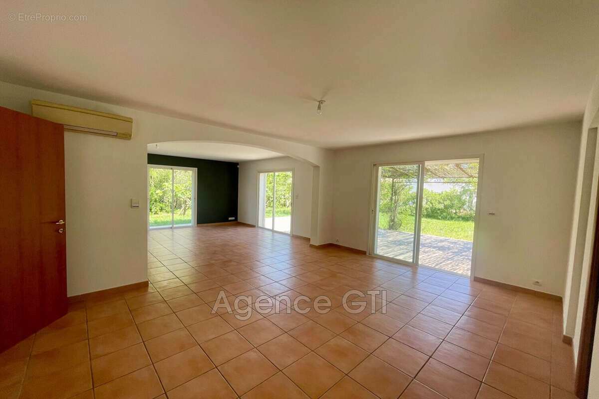 Maison à SOLLIES-PONT