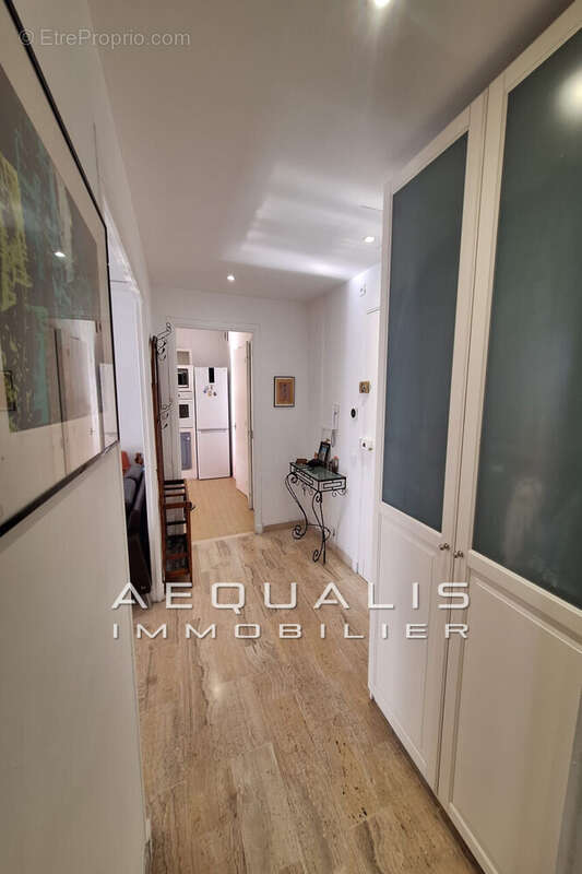 Appartement à SAINT-LAURENT-DU-VAR