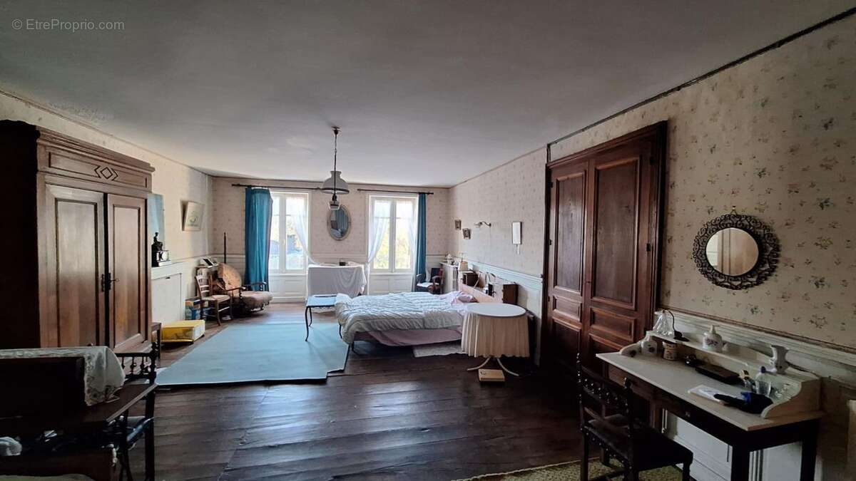 Maison à PIEGUT-PLUVIERS