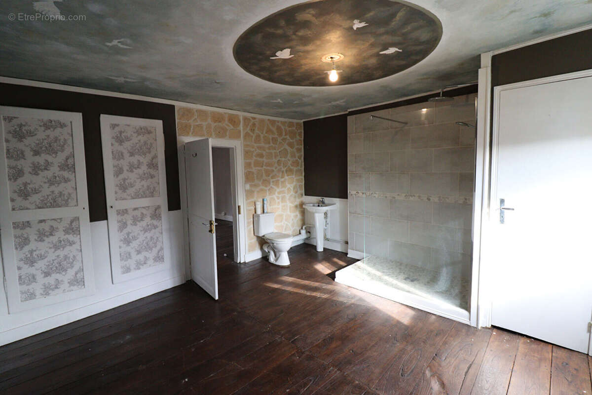CORREZE. Ville de CORREZE. Maison en pierre avec 6 chambres. - photo 13