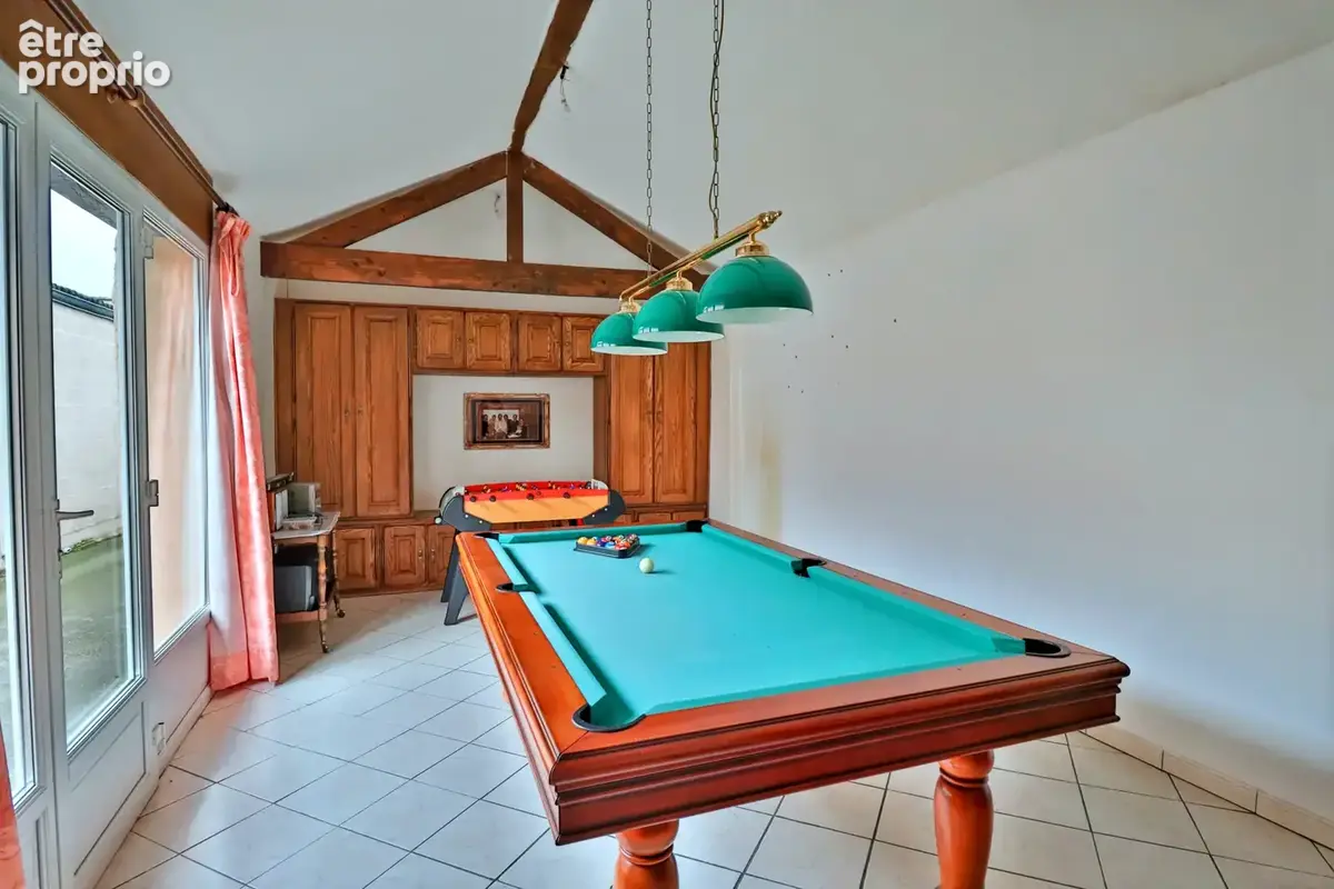 Maison pleine de charme en pierre   222 m2 de confort et de lumière dans un cadre paisible - photo 3