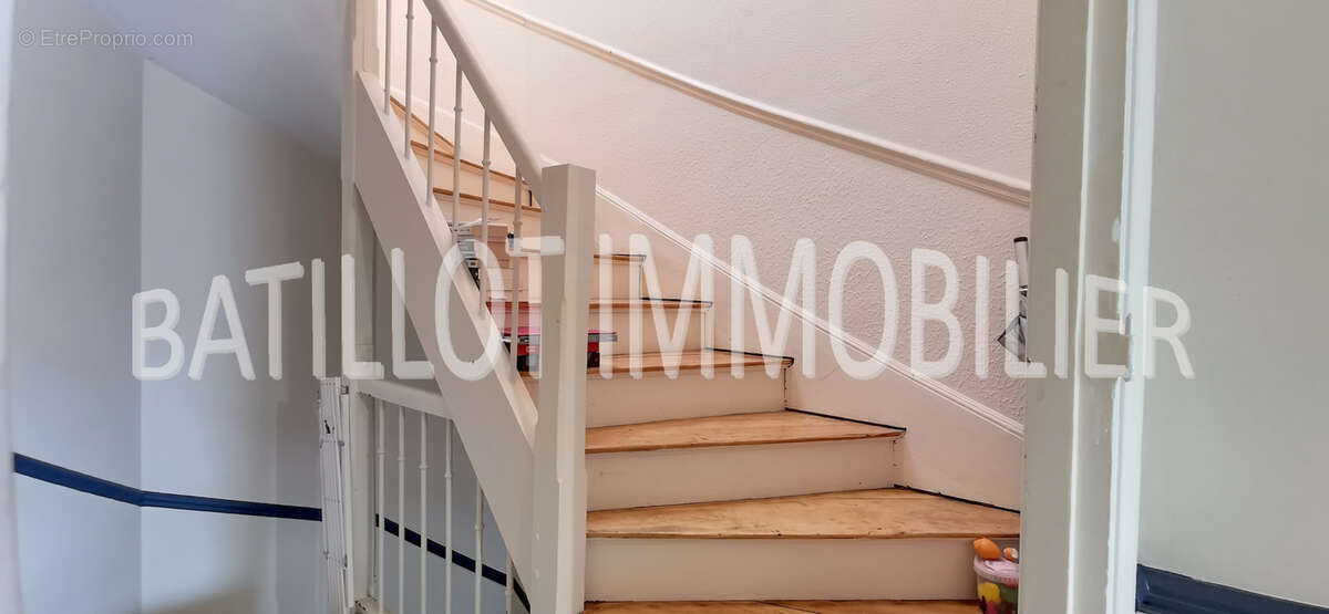 À Reims à 10mn à pied de la gare centre et du centre ville , maison familiale avec extérieur - photo 2
