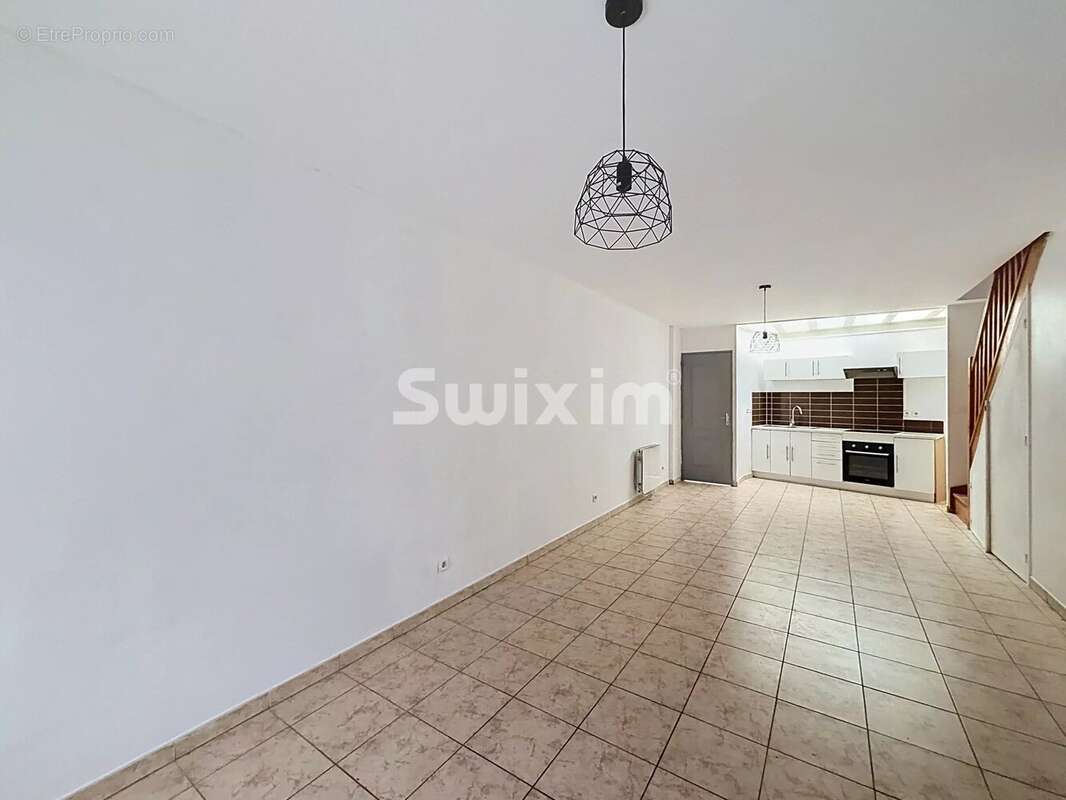 Wattrelos – Secteur Sapin Vert – Maison avec fort potentiel -  2 chambres et combles aménagés - photo 2