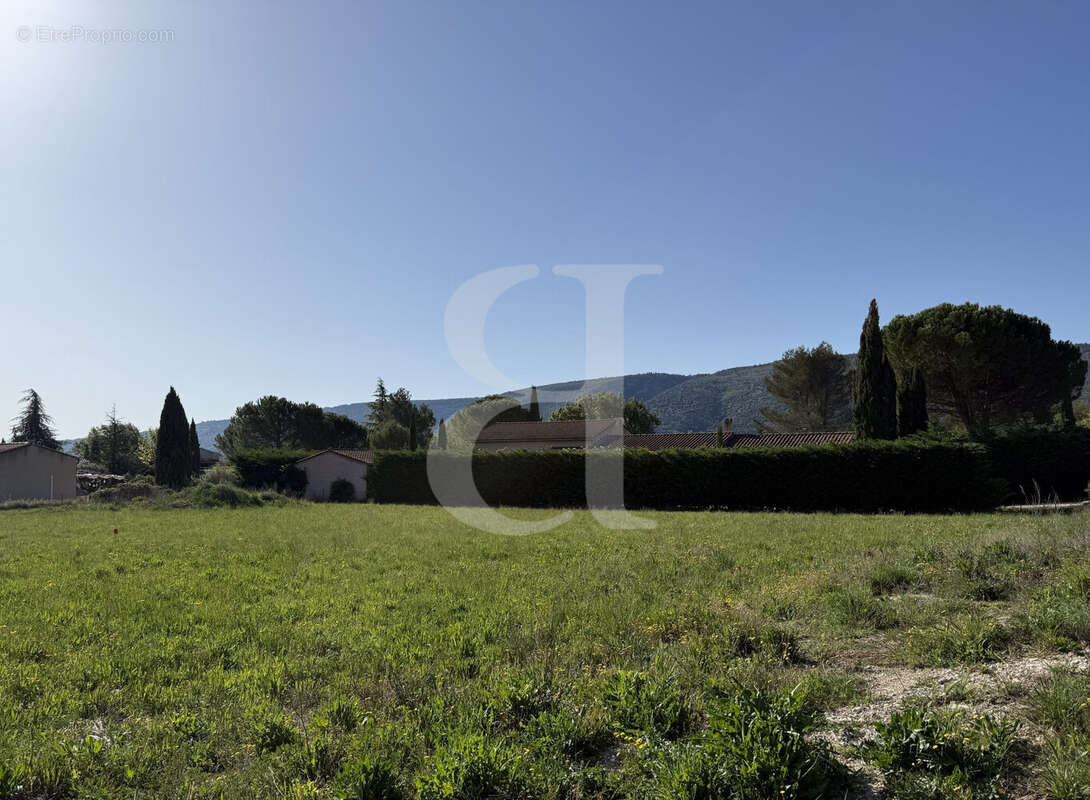 Terrain à MENERBES