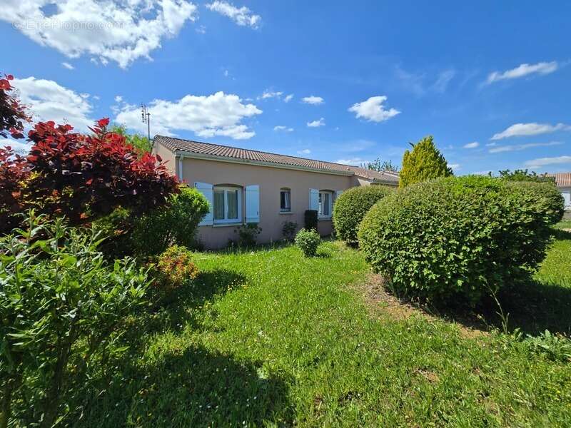 Maison à EXIREUIL