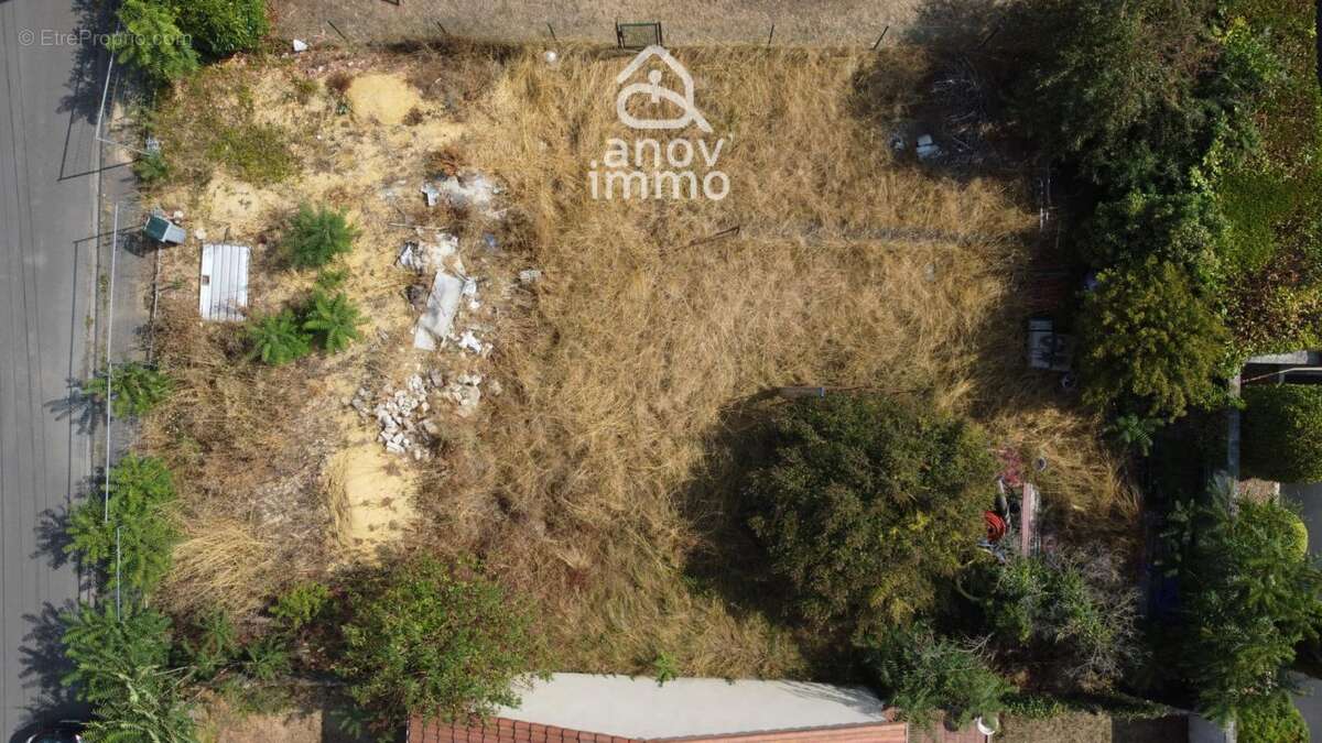 Chasseneuil du poitou (86360) - terrain constructible borné - photo 2