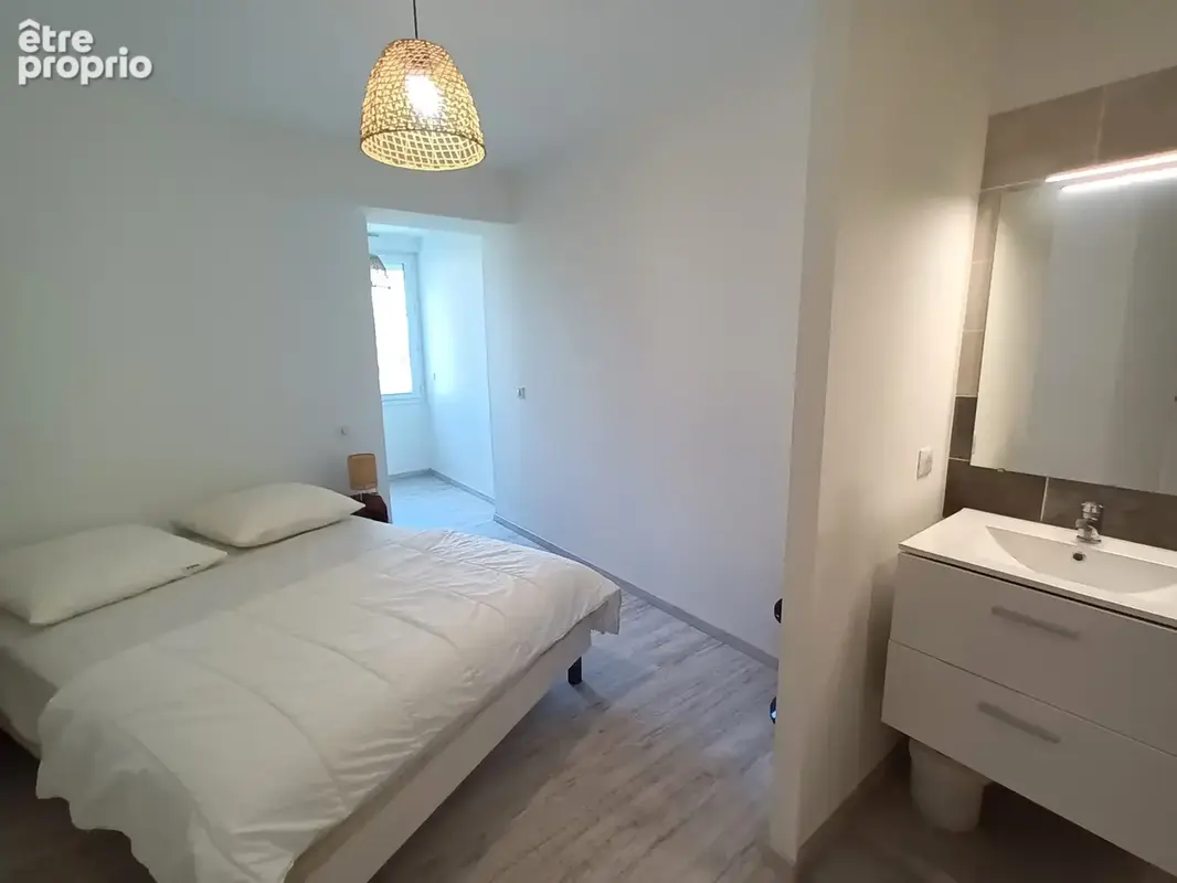 Appartement refait à neuf situé à seulement 2mn de la plage de Royan. - photo 12