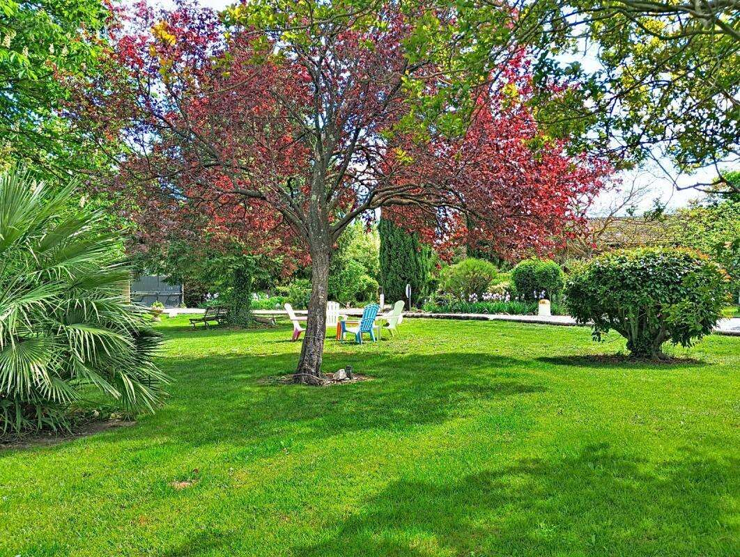 Propriété de charme avec parc de 5000 m² et piscine - photo 2