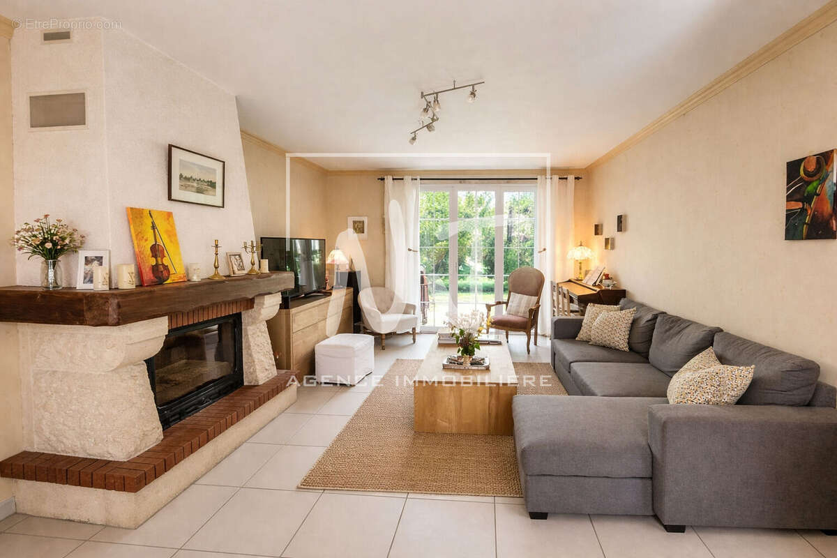 Maison à PELLOUAILLES-LES-VIGNES