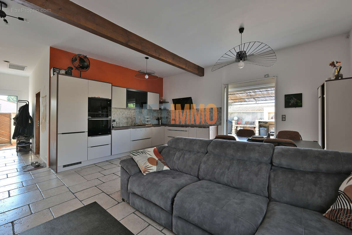 Villa plain-pied avec piscine - photo 12