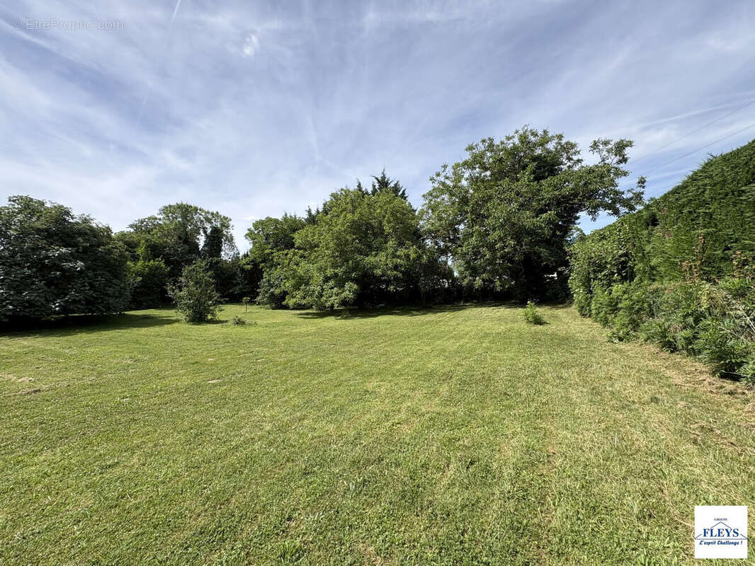 Terrain 876 m² à Pompignan  - photo 4