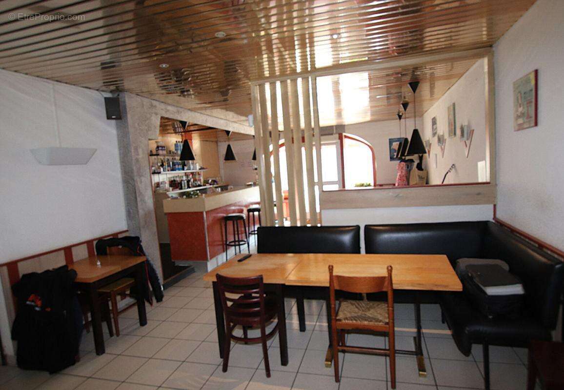 Hôtel Restaurant avec bar Licence IV - Vente murs et fonds - Axe A75 - photo 9