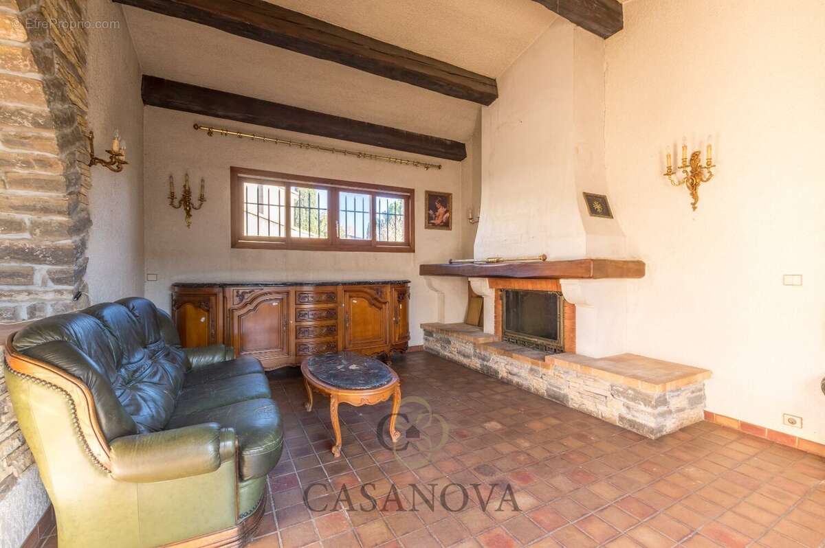 Maison à MAUGUIO