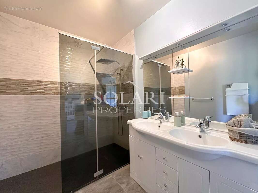 Maison à MANDELIEU-LA-NAPOULE