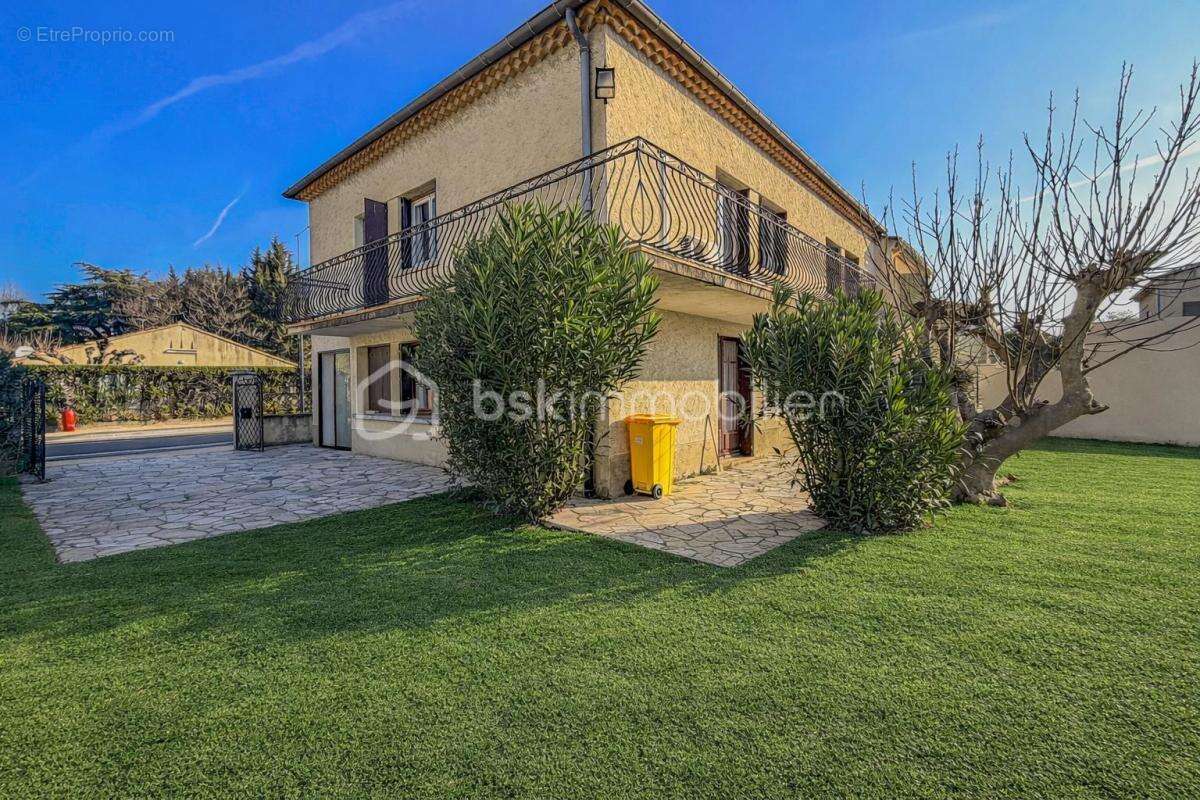 Maison à LE PONTET