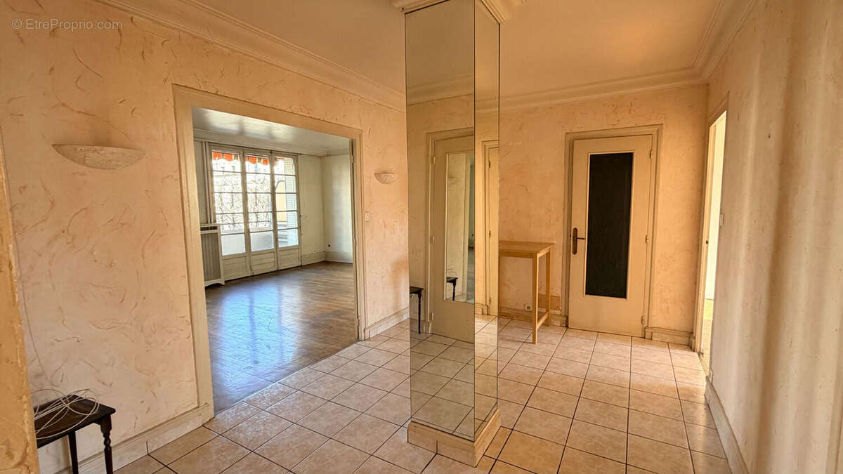 Co-Exclusivité - T4 avec balcon - Gratte Ciel - photo 5