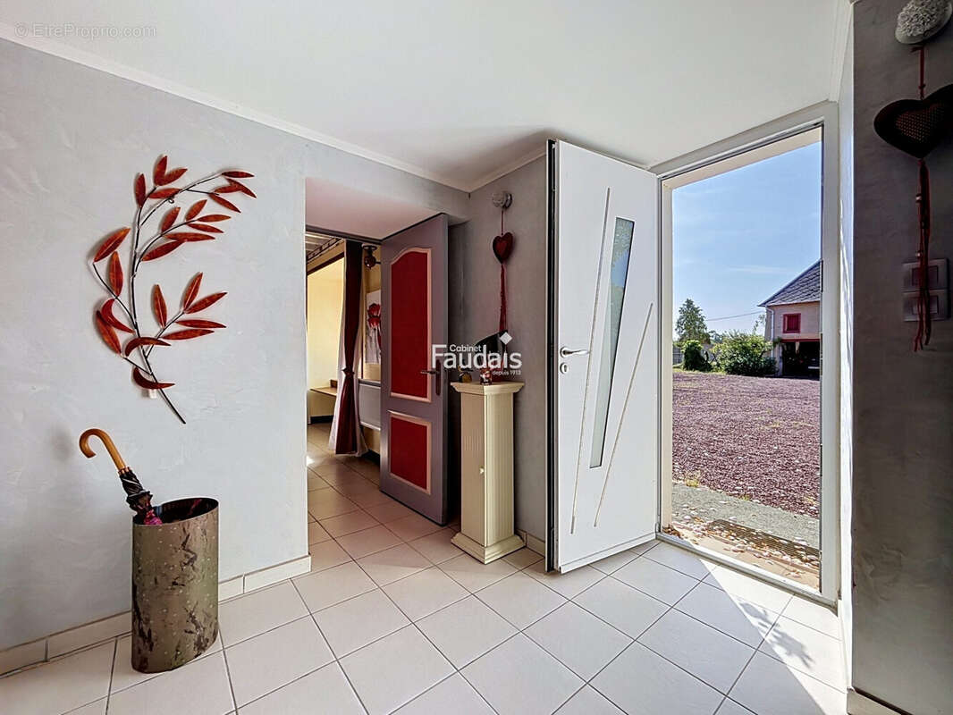 Maison 158 m² à Saint-Jean-De-Daye  - photo 4
